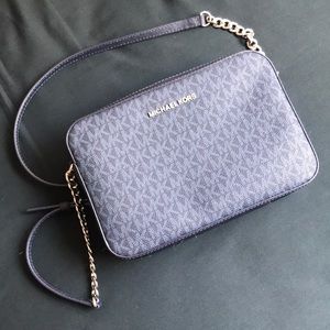 Crossbody purse. Excellent condition, worn once.